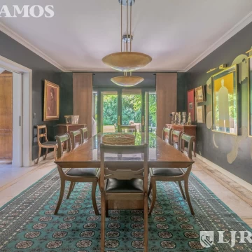 ESPECTACULAR casa con 3 suite, sobre lote de 1.800 m2 en el barrio Las Casuarinas - San Isidro.
