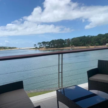 Venta Departamento 3 dormitorios única vista a la laguna y mar La Barra Pileta Gimnasio Seguridad