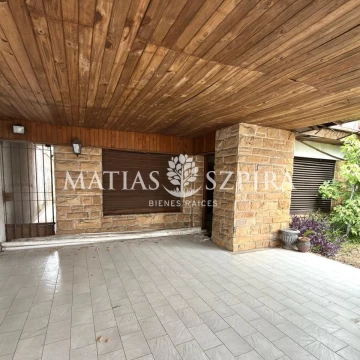 CASA EN VENTA 4 AMBIENTES A REFACCIONAR EN CASTELAR