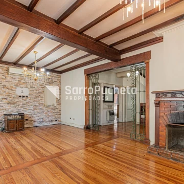 Venta casa 5 ambientes con garaje, quincho y piscina en Haedo.