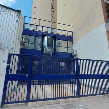 Depósito - Oficina - Local  de  420 m2 en San Telmo  - ALQUILER