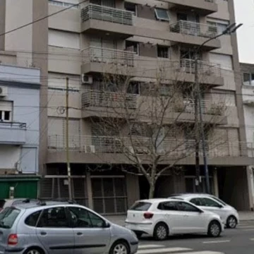 VENTA COCHERA DOBLE  ACCESO  INDEPENDIENTE   FLORES