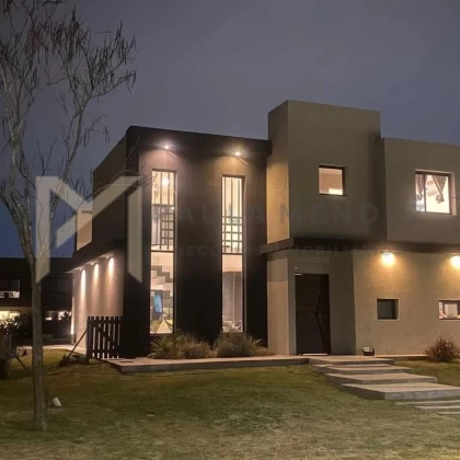 Casa Chalet  en Venta en Escobar De La Ribera, Loma Verde, Escobar