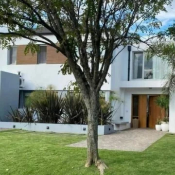 Casa en Venta 5 Dormitorios Barrio Los Jazmines Pilar Del Este Apto Credito