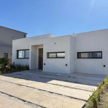 Casa en venta 3 dorm Santa Elisa Pilar del Este