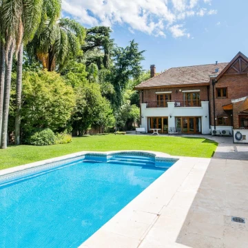 Espectacular e impecable casa en Martinez, vias a Libertador