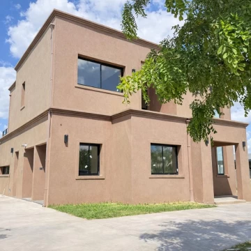Casa en Venta 4 dorm Barrio Santo Tomas Pilar