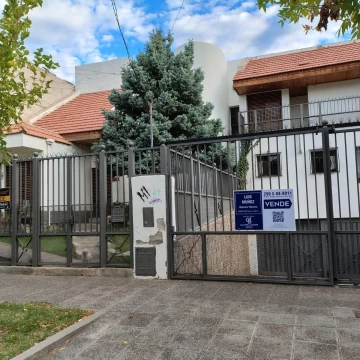CASA CON PILETA