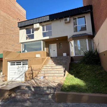 Casa de 4 dormitorios en Venta, Neuquén Capital