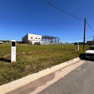 TERRENO EN VENTA DOCTA PARQUE 360 mt2 APTO DUPLEX