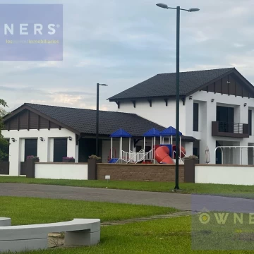 VENTA DE TERRENO EN ISLA CELESTE  245M2  CON ESCRITURA  (JLR)