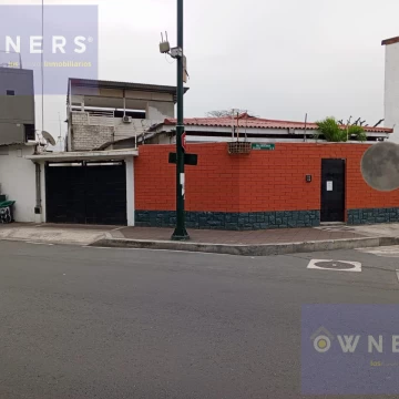 VENTA CASA COMERCIAL ESQUINERA AV. DELTA FRENTE U.G (AGE)