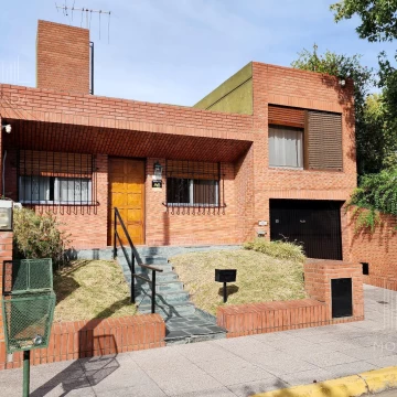 VENTA Casa 3 Ambientes con 3 Departamentos IDEAL INVERSION o PROPIEDAD MULTIFAMILIAR en TIGRE