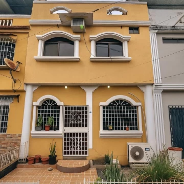 VENTA DE CASA CDLA. HUANCAVILCA NORTE , DOBLE SEGURIDAD (LC)