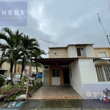 VENTA CASA ESQUINERA URBANIZACION VILLA DEL REY ETAPA REY ARTURO (LM)