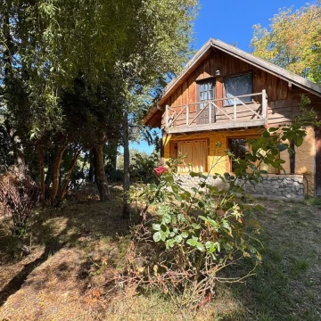 VENTA lote de 1220m2 con todos los servicios y casa de 100m2 para reconstruir - V. la Angostura
