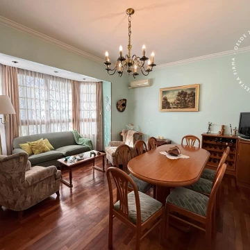 Casa en venta de 5 ambientes con cochera - Villa Ballester