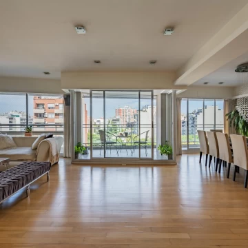 Departamento 5 ambientes con dependencia en Colegiales full amenities.