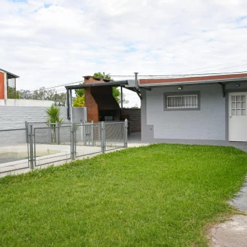 Casa en Venta Dos Dormitorios Con Pileta En Piñero Ruta 18