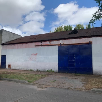 Venta de Local de 140 m2 a pasos de Avda. Eugenio Garzón