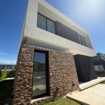 Venta Casa 4 ambientes en Castaños