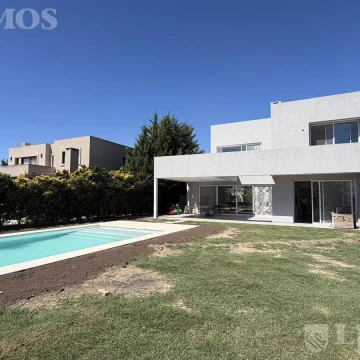 Casa en venta en el Barrio Vistas, Puertos / Escobar