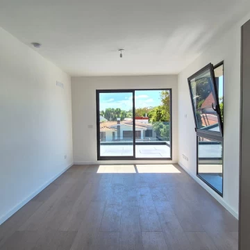 Venta Apartamento de 2 Dormitorios y medio,  A Estrenar Playa Mansa, Punta del Este