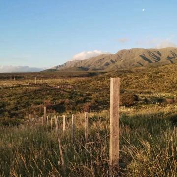 Lote de 1100m2 en Los Cocos excelentes vistas!!