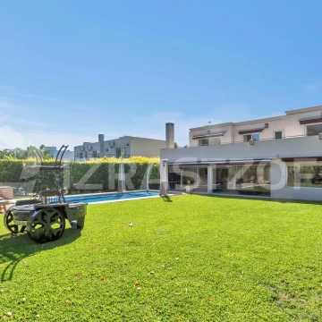Casa en venta en Ayres del Pilar con 4 dormitorios y escritorio de excelente calidad