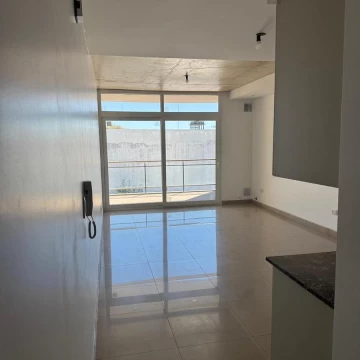 Departamento 2 ambientes en venta – Centro de Luján | Luminoso con balcón