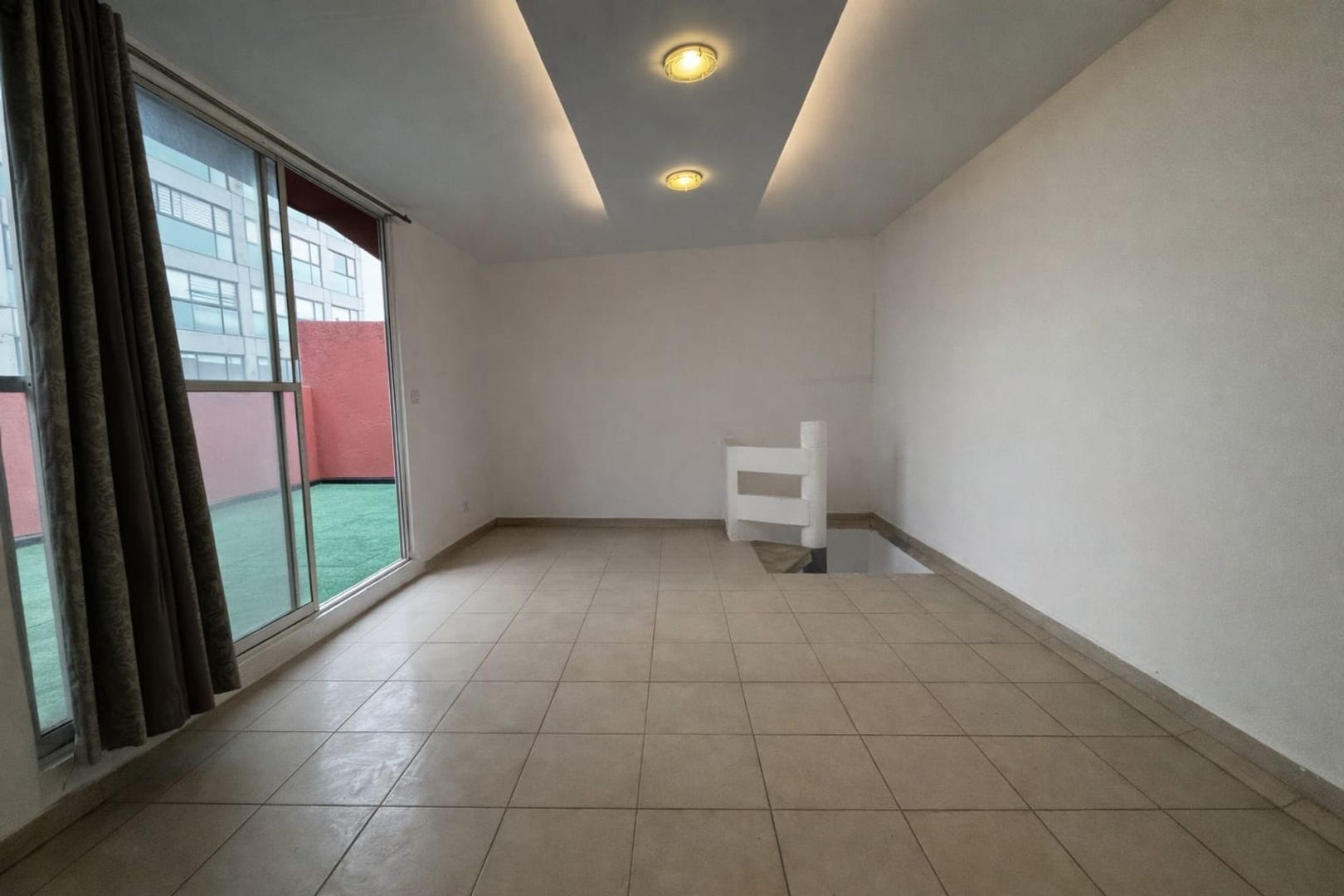 SALA ARRIBA 2.jpg