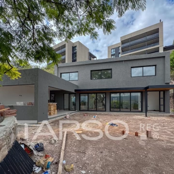 Casa en venta en LA CUESTA - a estrenar - tres dormitorios