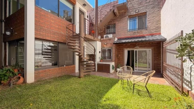 Casa en Venta, Republica de la Sexta, Rosario, 5 dormitorios c/cochera y jardin
