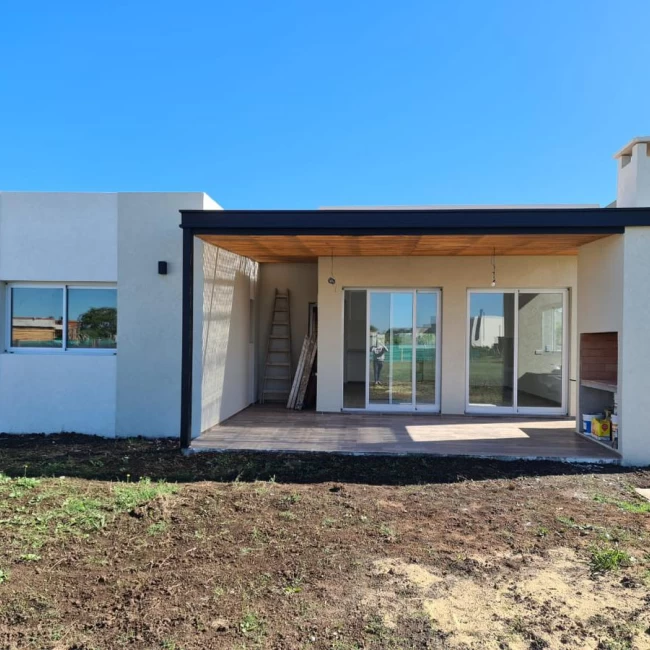 Casa a estrenar - San Ramiro - Pilar del Este - 4 Ambientes - Parrilla-venta