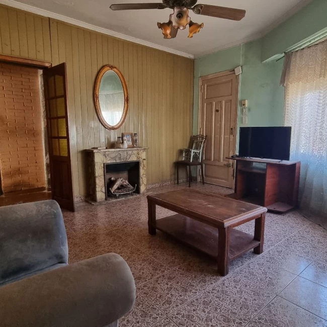 VENTA CASA 5 AMBIENTES CON COCHERA REM. ESCALADA