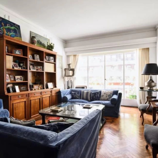 Departamento Semipiso 5 ambientes al Frente con Balcón Cochera y Baulera Recoleta- venta