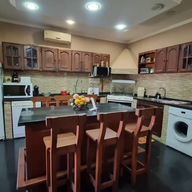 VENTA CASA 4 AMBIENTES LOMAS DE ZAMORA CON COCHERA QUINCHO PATIO