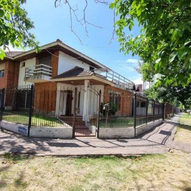 VENTA CASA 4 AMBIENTES . ADROGUE