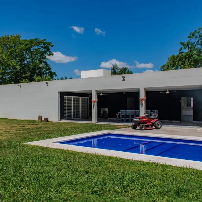VENTA CASA 4 AMB ESTILO MINIMALISTA EN BRADSEN EN LAS GOLONDRINAS, ETCHEBERRY BRADSEN