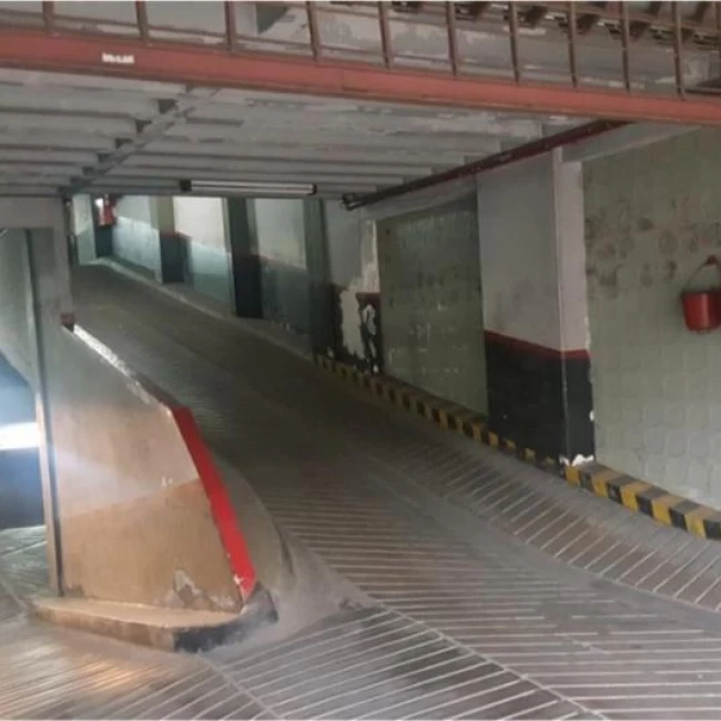 VENTA COCHERA FIJA CUBIERTA - TRIBUNALES - APTA CAMIONETA - SEGURIDAD