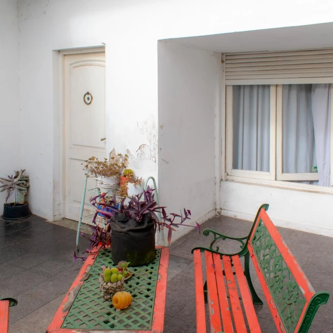 VENTA CASA 5 AMBIENTES CON PATIO Y COCHERA EN LANUS ESTE