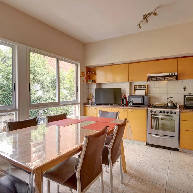 VENTA PISO UNICO DE 4 AMBIENTES  BALCON COCHERA EN VILLA URQUIZA!