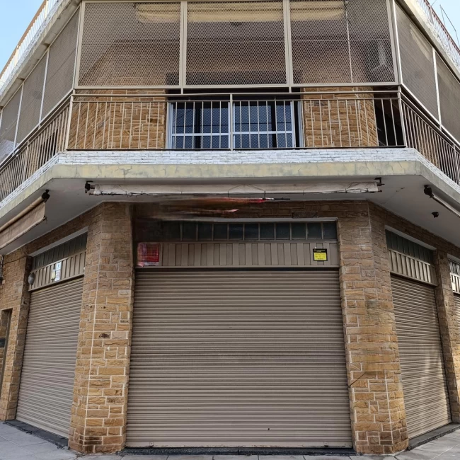 Casa 5 Ambientes APTO CREDITO C/ 2 Locales, Cochera, Parque y Terraza. Venta-San Justo