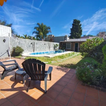 Casa en Venta con pileta en Castelar Sur