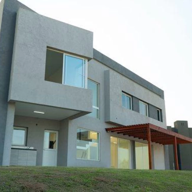 CASA EN VENTA 4 AMBIENTES B° SAN SEBASTIAN, PILAR