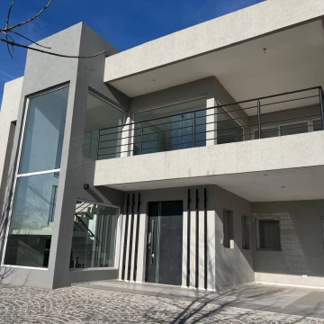 Casa en Venta 4 dormitorios Barrio Santa Guadalupe Financia