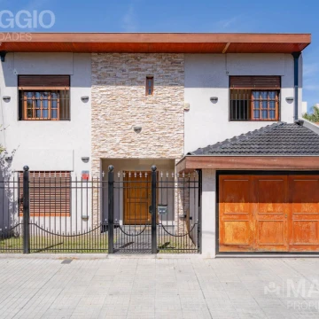 Casa Venta en Villa Luzuriaga