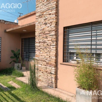 VENTA CASA 3 AMBIENTES MORON