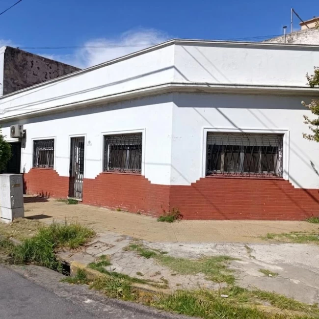 Casa 5 Ambientes APTO CREDITO Ideal 2 Familias o Emprendimiento Fos 0.6 Fot 3 . Venta-Lanus