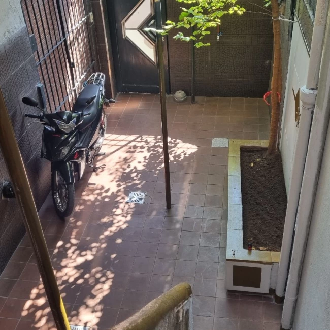 PH 5 ambientes, patio, balcón. A 100 metros de Hipólito Yrigoyen VENTA